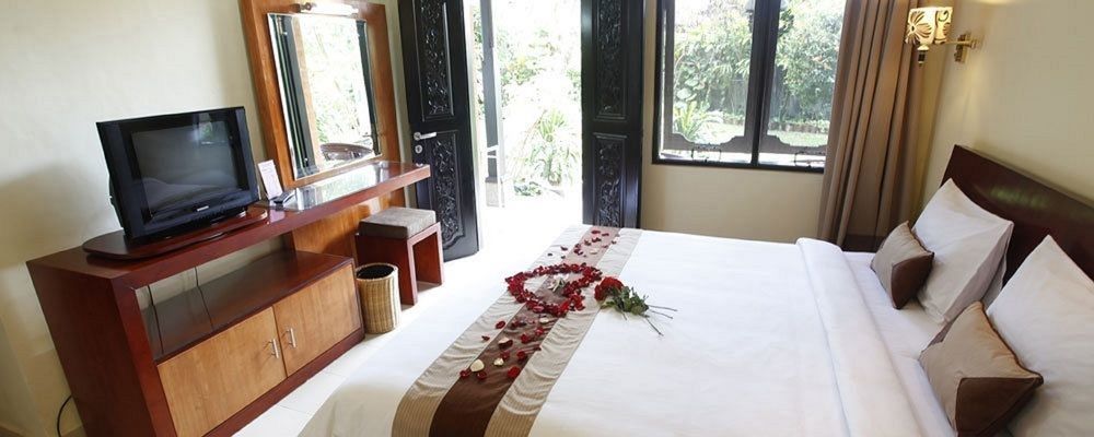 Yulia Village Inn Ubud Buitenkant foto