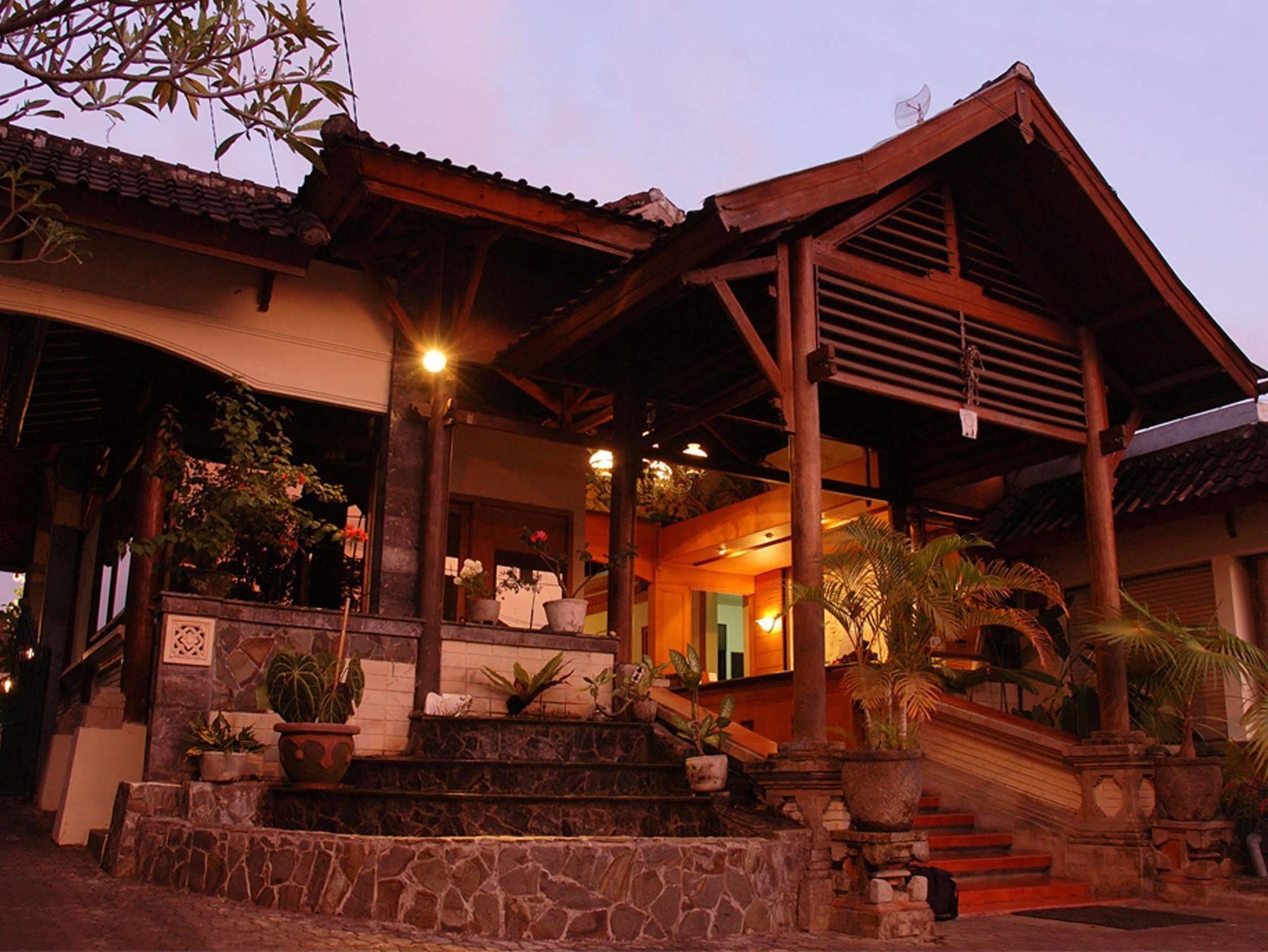 Yulia Village Inn Ubud Buitenkant foto