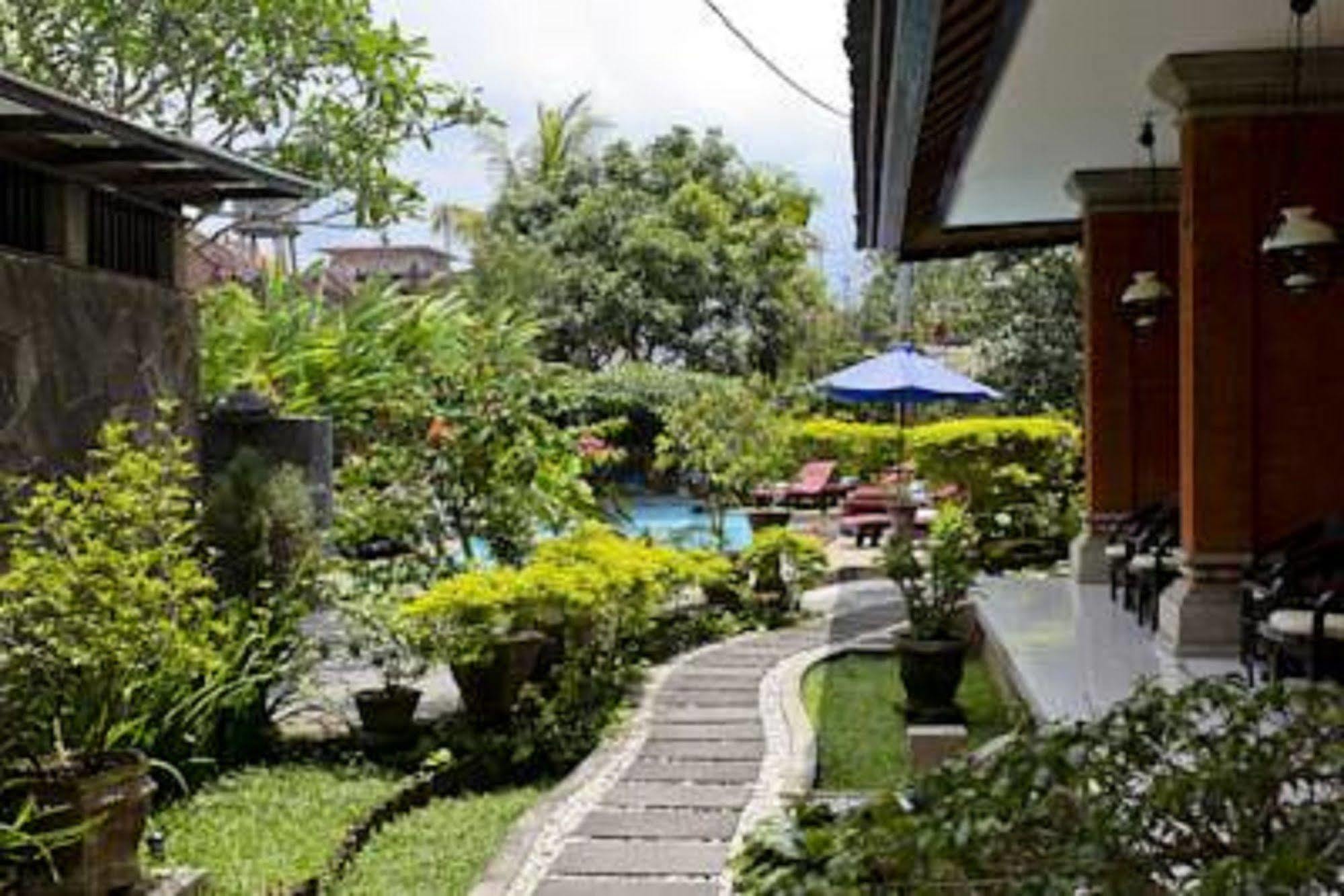 Yulia Village Inn Ubud Buitenkant foto