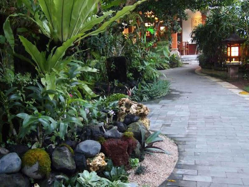 Yulia Village Inn Ubud Buitenkant foto